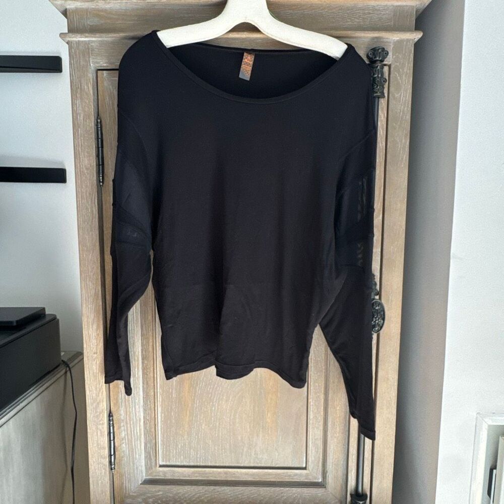 Maaji Activewear Black Long Sleeve Shirt size small